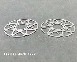 變形的鋁板如何快速調平呢？用什么機器呢？</a>