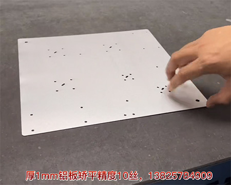 高精密的薄鋁板整平機怎么校平的，平整度10絲？</a>